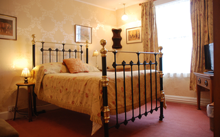 Cotswolds_Inn_Room_6_lg.png